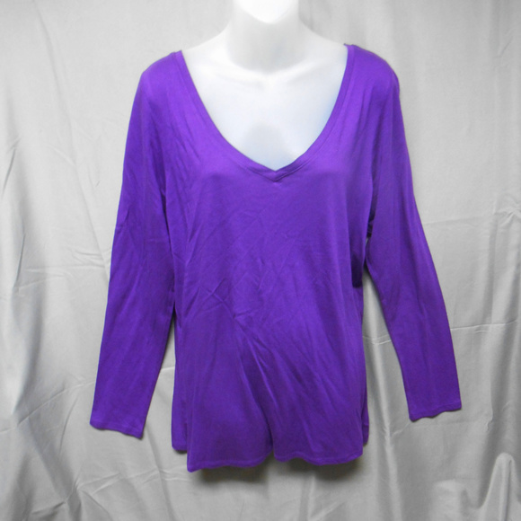 Lane Bryant Tops - NWOT Lane Bryant purple V neck 14/16